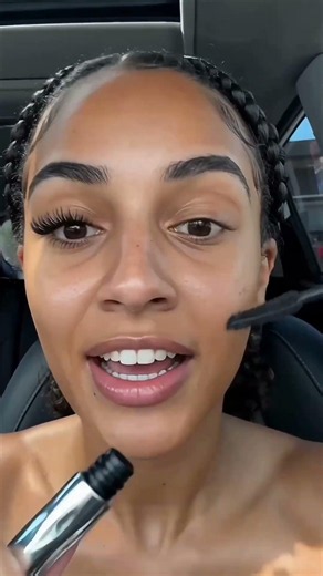 Easy to use with no skills needed waterproof and sweatproof mascara.