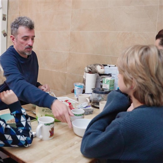 De afvalkalender raadplegen, een afspraak maken in het Huis van de Mechelaar, iets melden, je dienstencheques beheren ... 📲 Dat kan in enkele klikken met de Mijn Mechelen-app. Heb je hem nog niet? Download hem nu in de appstores. | Stad Mechelen