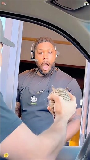 When the store clerk sees my pet for the first time #youtubeshorts #funny #pet #cute