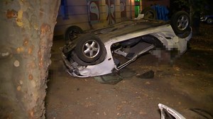 Kizuhantak az autóból, miután fának csapódtak – két tinédzser halt meg a balesetben Vácon