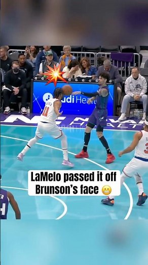 Jalen Brunson got whacked in the face 😭