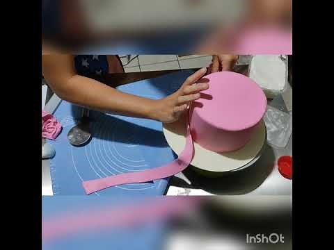 Hello Kitty Fondant Cake