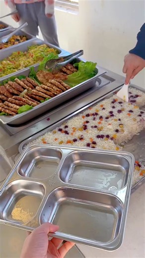 Buffet Food Serving Techniques for Delicious Meals