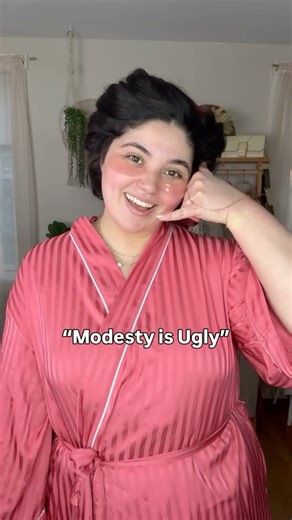 Elizabeth Azud on Instagram: "Sorry I can’t hear you…. I’m too busy putting together cute modest outfits! #modestootd #modestfashıon #modeststyle #skirtgirl #christiangirl"