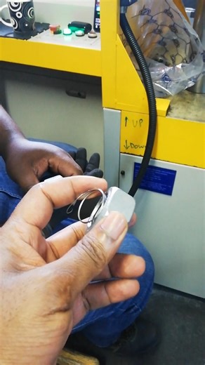 DAMAGED OR STRIPPED HELICOIDAL THREAD AFTER PROOF LOAD TEST ON M42 NUT ON TENSILE MACHINE WITH BOLT