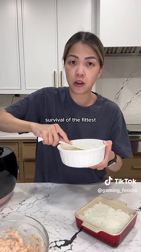 SUSHI BAKE SHORTCUT SERVES: 1-2 150 g canned tuna* 1/4 block of soften cream cheese (2 oz) 1 TBSP Siracha 1 TBSP Japanese mayo Cooked white rice Shredded seaweed Spicy mayo, for topping Chopped scallion, for topping Sesame seeds black or white, for topping Seaweed, for serving Cucumber, for serving Jalapeño, for serving Avocado, for serving *for the canned tuna, I like the one from the Korean market— specifically Dongwon brand. There’s different flavors and spice levels. Choose the one you prefe
