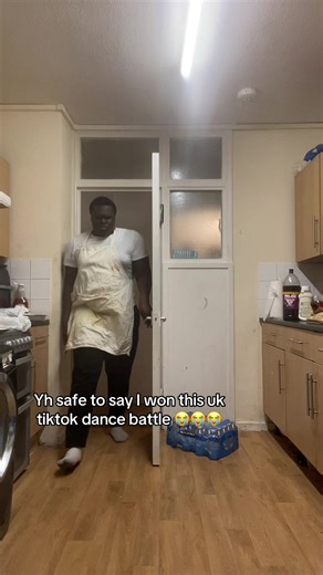 @Moyo V2 give the people story telling comedy and flow state all in one I’m your guy 😭😭😭. #remy #remyboys #remydance #uktiktokdancebattle .