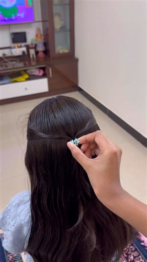 kiddos_Accessories 🎀 | Simple • Neat • Super Cute ✨ This criss-cross clip hairstyle is perfect for school, functions & daily wear 💕 Save it for later & try today... | Instagram