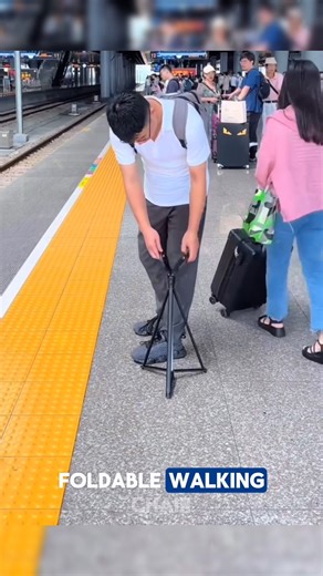 Collapsible Walking Chair The Collapsible Walking Chair is a smart mobility aid designed for seniors and travelers. It offers both support while walking and a comfortable seat when resting. Lightweight, durable, and easy to fold, it ensures convenience anywhere you go. Perfect for travel, health, and comfort. Credits: MaviGadgets /YT #SeniorCare #MobilityAid #HealthTech #chair #walkingchair | OnyN News