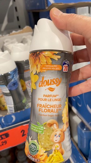 ✨ Astuce parfum maison ultra simple ! ✨Je détourne les perles parfumées pour le linge de chez Lidl pour parfumer toute la maison… et l’odeur est incroyable 😍Je verse une petite quantité de perles dans des sachets refermables (trouvés chez Action), puis je les glisse partout :🧺 dans le dressing🛋️ dans les coussins du canapé🛏️ dans le lit coffre… et même dans les tiroirs !Résultat : une maison qui sent bon en permanence, sans diffuseur, sans effort et pour quelques euros seulement ✨Tu connaiss