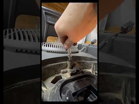 Carburetor replacement on cub cadet zero turn. 1st time #mower #carburator #cubcadet #diy #2022