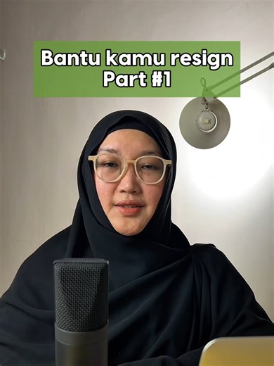 JANGAN NEKAT RESIGN ABIS LEBARAN! Banyak yang udah gatel pengen drop surat resign setelah dapet THR, tapi ujung-ujungnya malah jadi pengangguran karena nggak punya strategi. Di Resign-Able Series Part #1 ini, kita bahas langkah nol yang sering dilewatkan calon Virtual Assistant (VA). Bukan bikin CV, bukan juga langsung daftar kursus. Kuncinya cuma satu: RISET. Kenapa riset itu wajib? Biar nggak asal tebak skill apa yang laku di 2026. Biar tahu problem apa yang pengen diselesaikan company saat in
