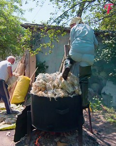 9.2K views · 25 reactions | The process of washing, dyeing and spinning sheep yarn | Fabiosa Australia | Facebook