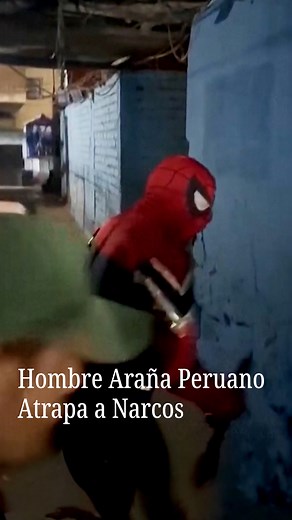 40K views · 287 reactions | La policía de Perú llevó a cabo un operativo encubierto la noche de Halloween, que terminó con la detención de los "Diabólicos de Malambitos", una banda dedicada al tráfico de cocaína. El líder de la operación iba disfrazado de Spider-Man para pasar desapercibido. | NMás | Facebook