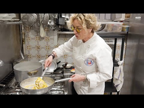 Spaghetti Cacio e Pepe - Chef in Rome shares easy Pasta Recipe