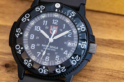 自分でやれば700円！ルミノックスの電池を交換する方法 Navy Seal 3000 Series - スーログ