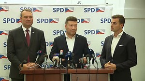 7.5K views · 96 reactions | Kauzy, které zastiňují jednání o nové vládě. Soudy žádají vydání Babiše a Okamury, policie prověřuje Turka. Kdo koho vydá a kdo koho podrží? ➡️ Reportéři ČT, v pondělí ve 21:15 na ČT1. | Reportéři ČT | Facebook