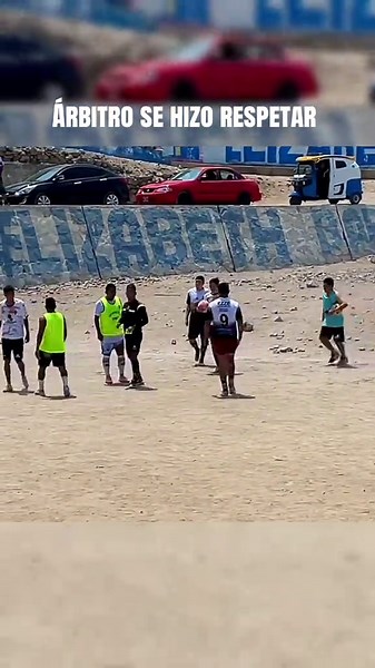Hay que respetar a la autoridad | referee during game