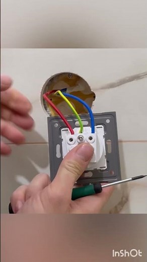 Connecting Stranded Wires to a Glass-Covered Socket: A Short Guide to Perfect Electrical Connections