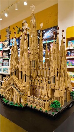 ¡LA SAGRADA FAMILIA DE LEGO CONSTRUIDA!