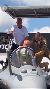 23K views · 673 reactions | TOM CRUISE A PRIS UN BEAU COUP DANS L'AILLE 藍 | Gilets Jaunes on continue | Facebook