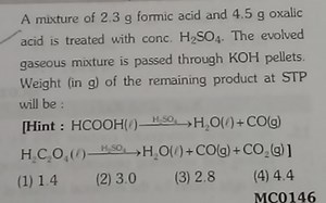 A mixture of 2.3 g formic acid and 4.5 g oxalic acid is treated... | Filo