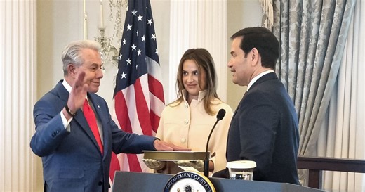 Empresario Benjamín León Jr. asume el cargo como Embajador de EEUU en España