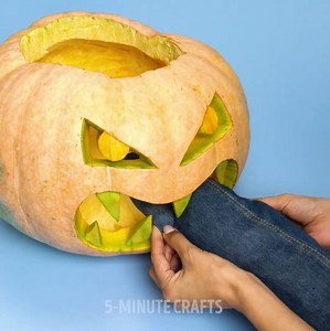 Scarily cute ideas for Halloween. 👻 | 5-Minute Crafts Play