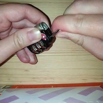 Lewis N. Clark - how to change combination lock (pin) - TSA23