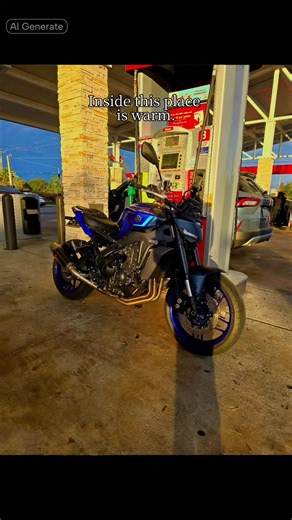 inside this place is warm, outside it starts to pour #bikelife #rainorshine #yamaha #mt09 #motorcycles
