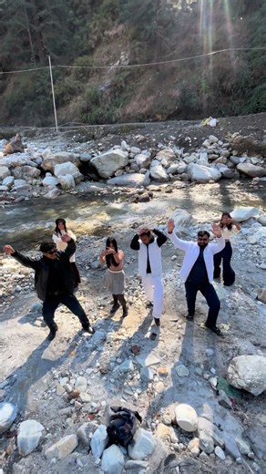 Chelsi 🖤 on Instagram: "When all the crazy strangers meet together 🤣🫶🏻"