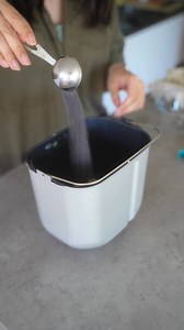 LA TOUCHE PANASONIC - Votre cuisine devient un terrain de jeu 🧑‍🍳⚽️ Griller, rôtir, cuire à la vapeur ou réchauffer sans dessécher… Le four combiné vapeur Panasonic NN-DS59N s’adapte à toutes vos envies. Grâce à ses multiples modes de cuisson, il sublime aussi bien les plats du quotidien que vos recettes les plus créatives. De la cuisson vapeur douce pour préserver les saveurs, à la fonction gril pour un croustillant parfait, à vous de jouer ! Envie d’en faire plus avec moins ? Testez la polyv