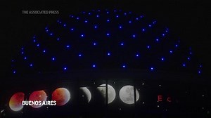 Lunar eclipse thrills stargazers