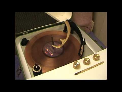 1961 Magnavox portable record player model 1SC230OR demonstration