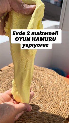 BURCU YILMAZ on Instagram: "☁️ 2 Malzemeli Bulut Hamur ☁️ Evde sadece 2 malzeme ile yumuşacık, mis kokulu ve güvenli bir oyun hamuru yapmaya ne dersiniz? 🌼 👉 Malzemeler: • 2 su bardağı mısır nişasta • 1 su bardağı saç kremi 👉 Yapılışı: Nişastayı bir kaba alın, üzerine saç kremini ekleyin ve güzelce yoğurun. Çok kolay bir şekilde bulut gibi yumuşacık bir hamur elde ediyorsunuz. Eğer sert olursa biraz daha saç kremi, çok cıvık olursa biraz daha nişasta ekleyebilirsiniz. İsterseniz gıda boyası y