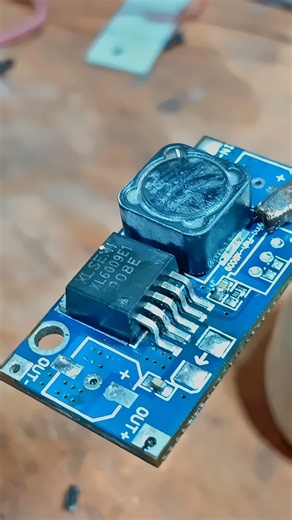 ic for step up module #pcb #component #electronic #shortvideo