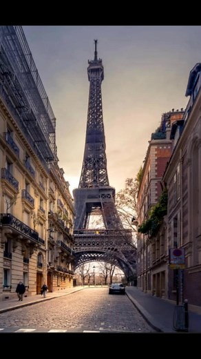 We all know the front… but what about the back? Here’s a rare look at what the world’s most famous landmarks really look like from behind. #TravelFacts #FamousPlaces #HiddenView #BackView #ExploreMore #WorldWonders #shortsreels | Chervil Jean Valdes