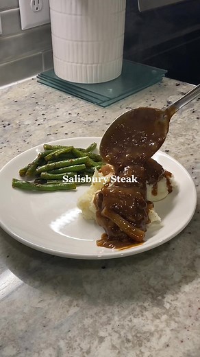 Some call it hamburger and gravy, hamburger steak or Salisbury steak. I think it’s all the same lol. Happy Sunday🤎 #sundaydinner #salisburysteak #hamburgersteak #gravy #greenbeans #potatoes