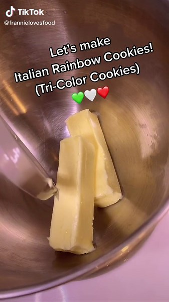 How to Cut Rainbow Cookies Without Cracking Chocolate