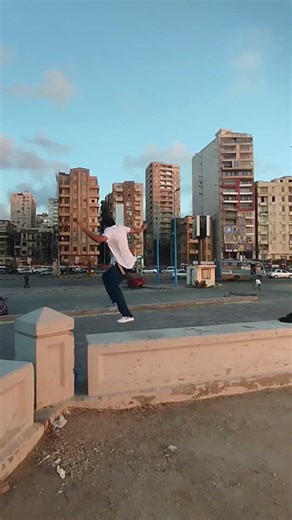 SIDEFLIP #parkour #parkourfreerun #freerunning #freerunningshorts #flip #freerunningvideos #extreme