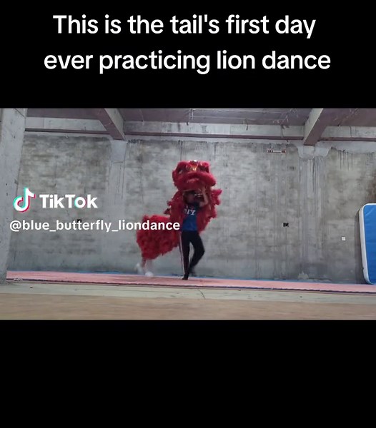 Here's the first form I ever created as a self taught lion dancer. Enjoy my lion dance progress from China. #asian #culture #dragon #lion #dance #liondance #form