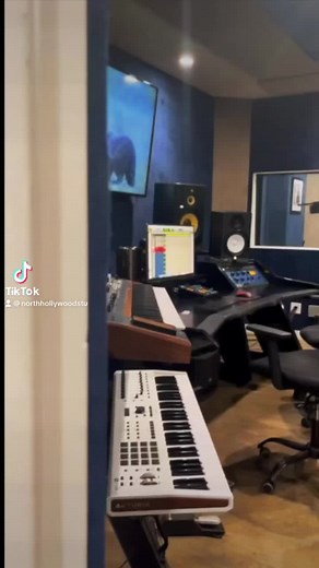 North Hollywood Recording Studio with amazing deals. LA artists this is for you! 12 hours with the Sony C800G/Neve 1073/Tube Tech for $300. 12 hours with the Neumann U87 for $200 #losangelesrecordingstudio #larecordingstudio #recordingstudio #losangelesstudio #lastudio #musicstudio #sonyc800g #sonyc800 #u87 #neumannmic #tubetech #neve1073 #recordingstudio