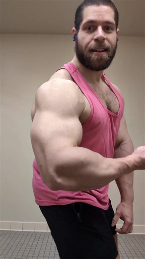 Stay Safe at the Gym: Pink Muscle Flexing Tips