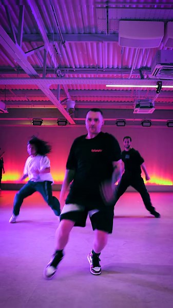 Choreography Breakdown of Beautiful Liar by Beyoncé and Shakira