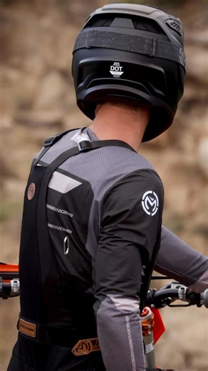 vurbmoto on Instagram: "The Dirt Maxx Off-Road Helmet from Z1R. Maximum ventilation with 13 intake/exhaust ports. Available in multiple colors. • #RideZ1R"