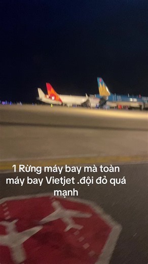 Rừng máy bay Vietjet tại Nội Bài: đội đỏ áp đảo sân bay