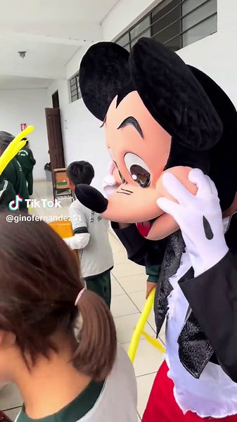 Convéncete Mickey Mouse en VIP Lounge