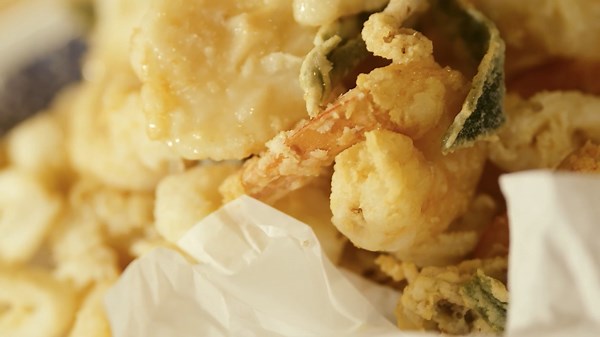 Perfectly crispy deep fried seafood, the ideal frying technique