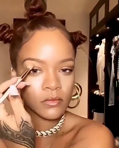 RIHANNA SHOWING Her beauty…tips and DIY Makeup tricks✨ #rihanna