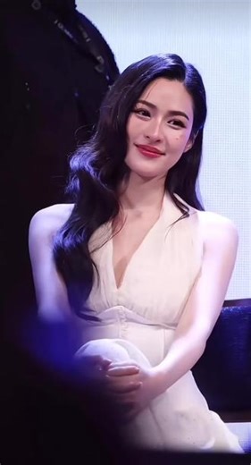 #颜值天花板✨邝玲玲linglingk 无论80、90还是00后 都会被这盛世美颜暴击💥 一眼沦陷 心跳加速⏳ #颜值巅峰 #心动瞬间 #女神养成记 #绝美侧颜